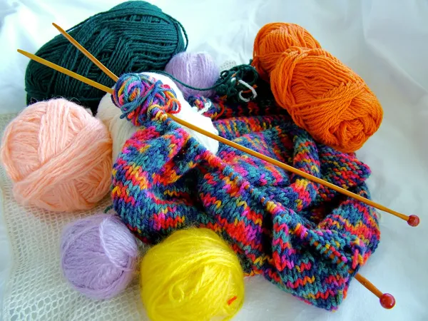 Lã de tricô e agulhas — Fotografia de Stock