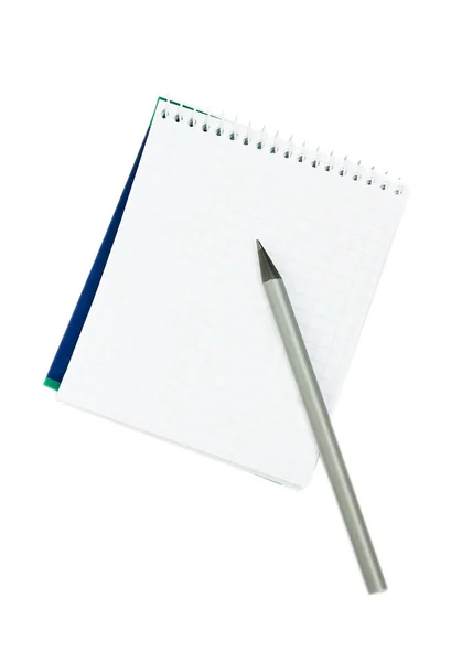 Megjegyzés: a könyv és a ceruza, elszigetelt fehér — Stock Fotó
