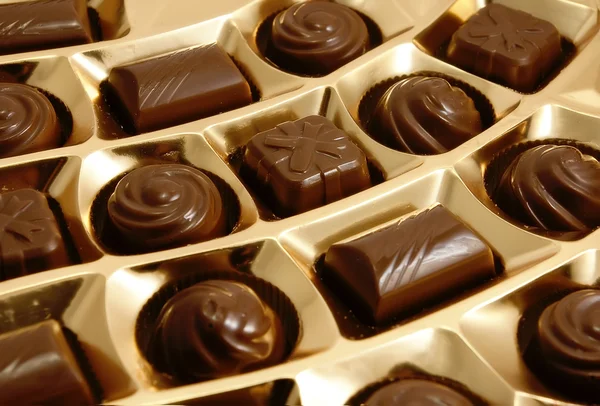 Doces de chocolate em uma caixa — Fotografia de Stock