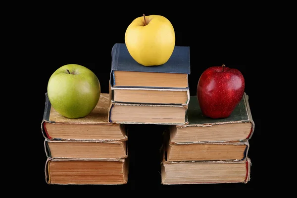 Tři jablka a staré knihy — Stock fotografie