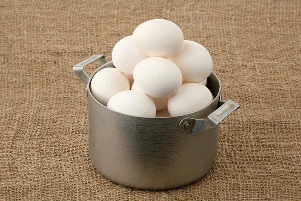 Huevos en una sartén vieja —  Fotos de Stock
