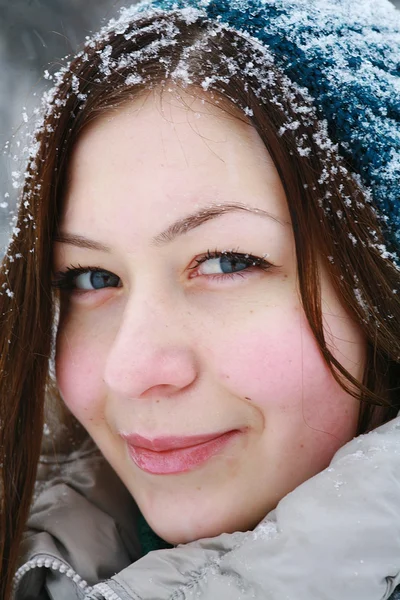 Portret van een jong meisje in de winter Stockafbeelding