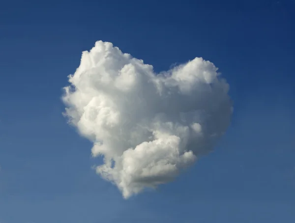 心臓の形を雲します。 ストック写真