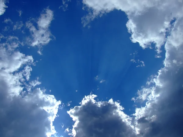 Gökyüzü arka plan. gökyüzü ve bulutlar adam — Stok fotoğraf