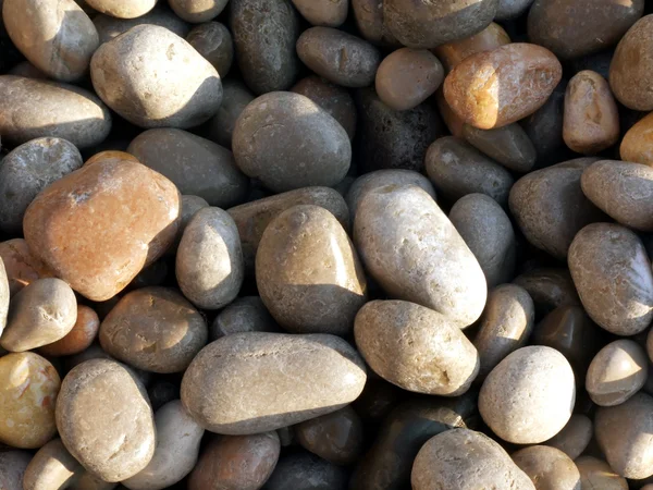 Великі камінці на пляжі чорного ДП — стокове фото