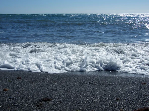 Vågor på segla utmed kusten av det svart havet 1 — Stockfoto
