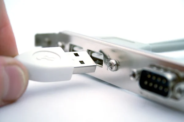 Connexion d'un câble USB. Isolé — Photo