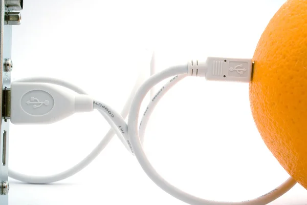 The orange connected through usb cable — Stock Photo, Image