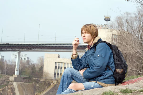 stock image The sitting guy with a cigarette outdoor