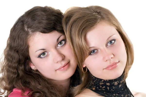 Портрет двух красивых молодых женщин . — стоковое фото