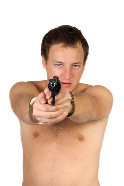 Killen fastkedjad i handbojor med revolv — Stockfoto