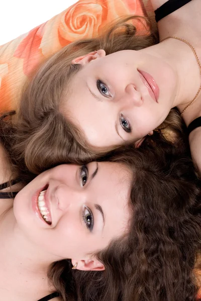 Портрет двух красивых молодых женщин l — стоковое фото