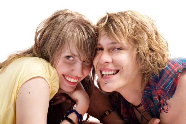 Retrato de una joven y sonriente pareja de belleza — Foto de Stock