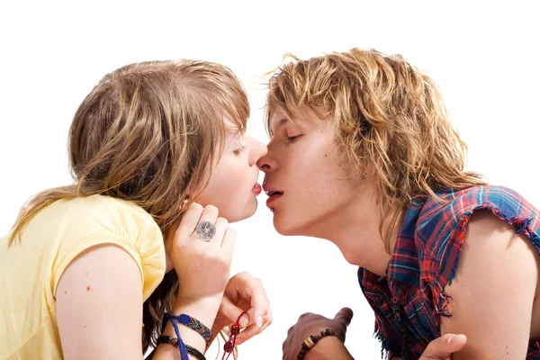Portret van jonge schoonheid paar kussen — Stockfoto