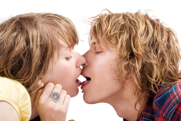 Portret van het kussen jonge schoonheid cou — Stockfoto