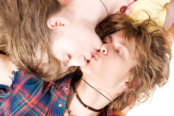 Genç güzellik çift öpüşme portresi — Stok fotoğraf