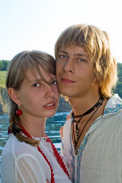 Retrato do jovem belo casal o — Fotografia de Stock