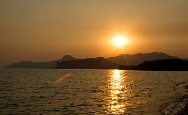 Sunset over the sea and mountains. Ukrai — Stock Photo, Image