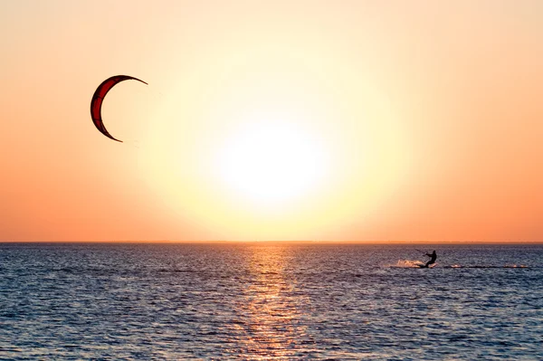 Kitesurfer on a gulf on a sunset — Stock Photo, Image