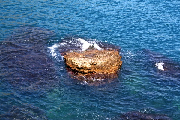 大海中的岩石 — 图库照片
