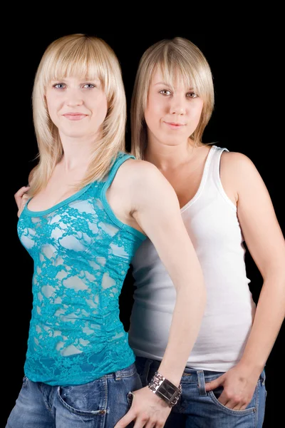 Porträtt av två unga skönheten blonda. — Stockfoto