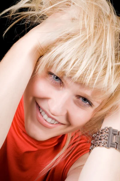 Retrato de la joven y sonriente belleza blo — Foto de Stock