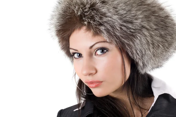 毛皮帽的年轻女人的画像 — 图库照片