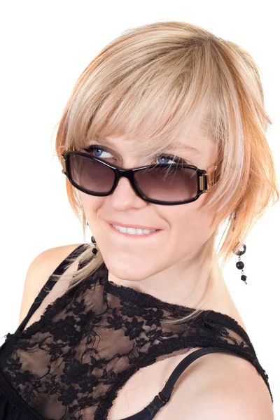 Блондинка в солнцезащитных очках с хитрым с — стоковое фото