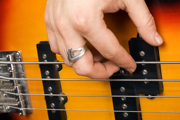 Hand of the guitarist on guitar strings — Stock Photo, Image