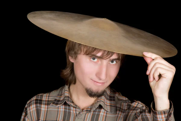 Молодой человек с тарелкой из барабана — стоковое фото