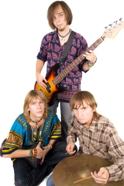 Музыкальная группа: гитарист и два барабана — стоковое фото