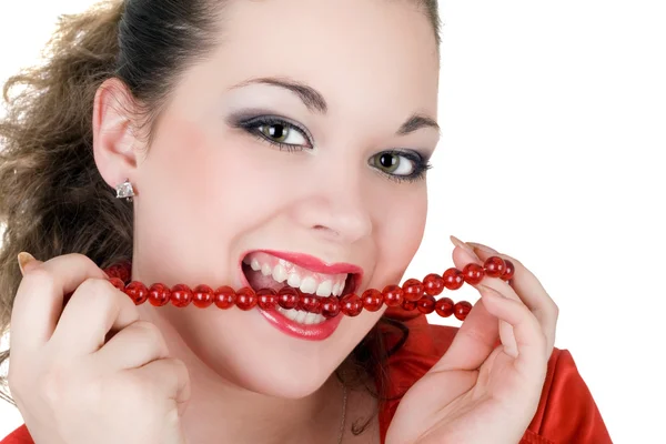Vacker ung kvinna med en pärlor i en — Stockfoto