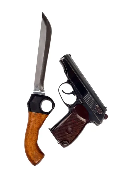 Cuchillo y pistola. Aislado en la espalda blanca —  Fotos de Stock