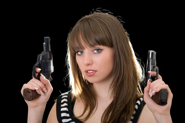Attraktiv ung kvinna med två pistol. — Stockfoto
