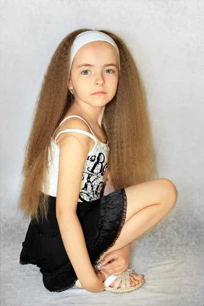 Dívka s dlouhé a vlnité vlasy — Stock fotografie