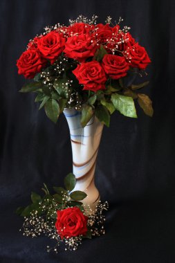 Bouquet of red roses clipart