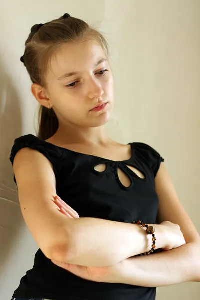 Porträt eines traurigen Mädchens. — Stockfoto