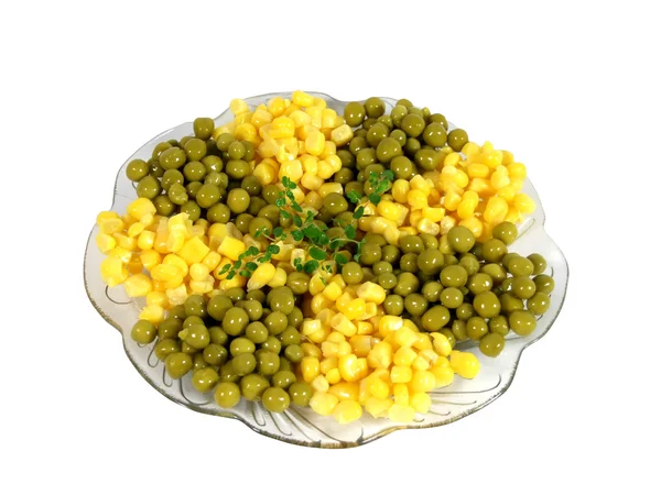 Зеленый горох, желтая кукуруза и салат — стоковое фото