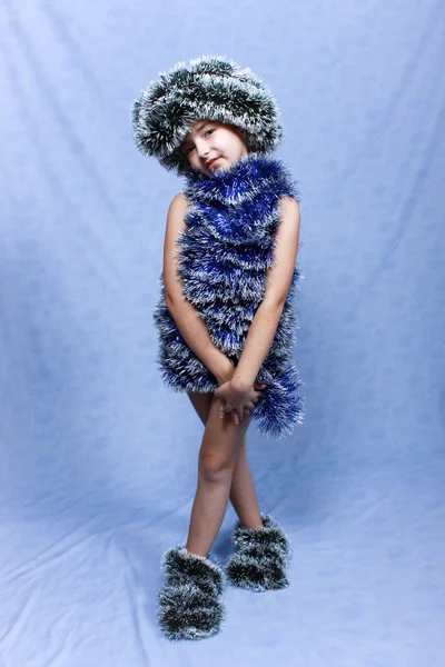 Dziewczyna jest w niezwykłych ubrania Bożego Narodzenia — Zdjęcie stockowe