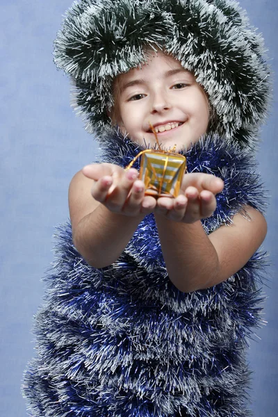 Menina está na roupa de Natal incomum — Fotografia de Stock