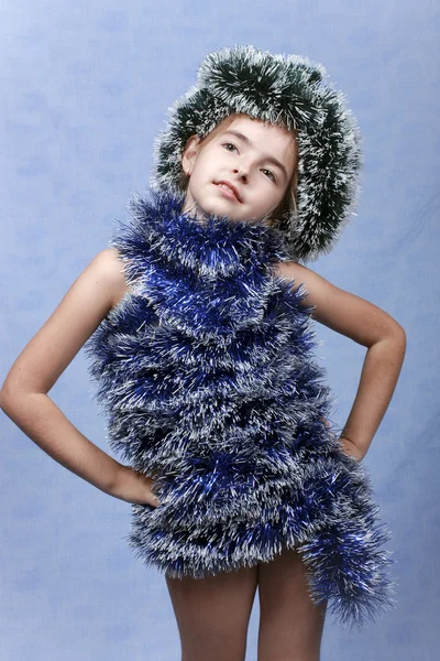 Девушка в необычной рождественской одежде — стоковое фото