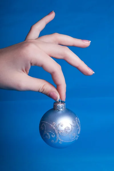 Blå jul boll. — Stockfoto