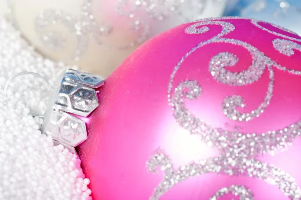 Tender Christmas bauble on to snow. — Stock Photo, Image