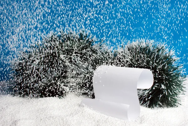 Vallende sneeuw op een scroll. — Stockfoto