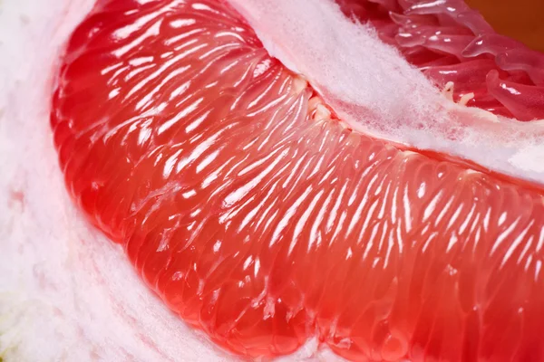 Delen van tropische vruchten van grapefruit. — Stockfoto