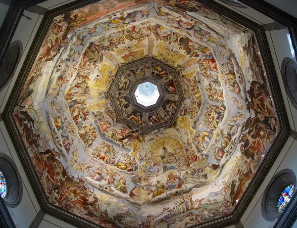 Painting inside the dome of the Duomo. F — Stock Photo, Image