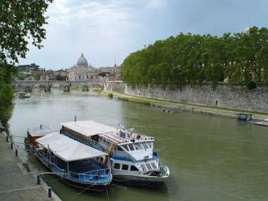 tiber Nehri, tekneler