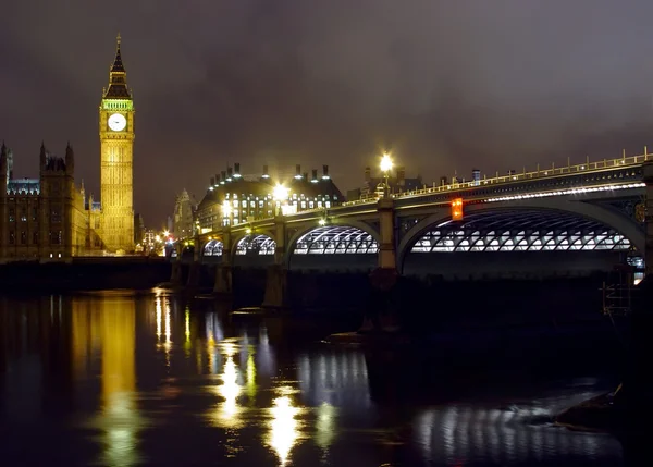 Big Ben and Westminster bridge at night — Stock Photo, Image