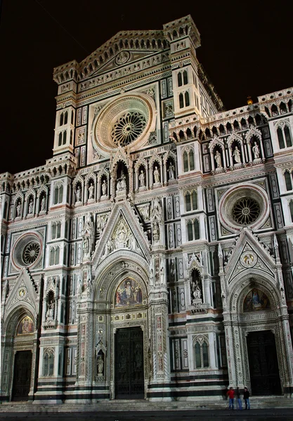 Fassade der Basilika bei Nacht, Florenz, i — Stockfoto