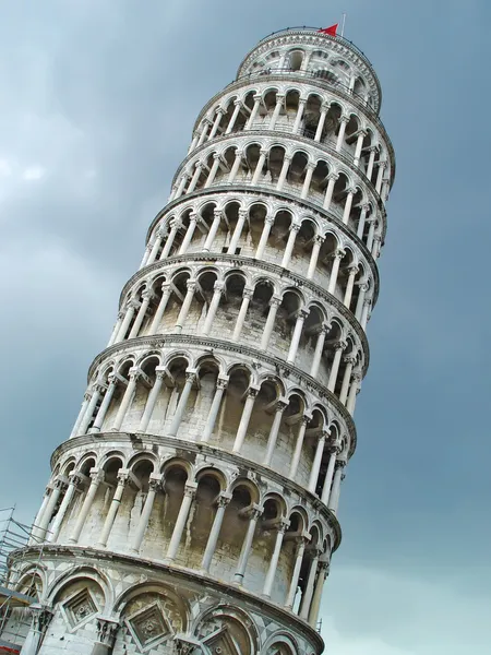 Torre pendente di Pisa sopra il cielo Foto Stock Royalty Free